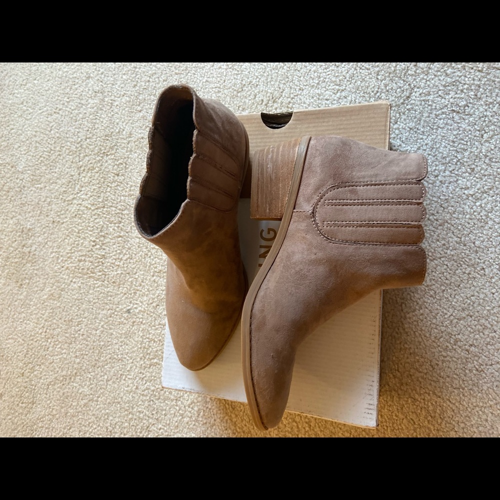 Ankle Boot | Block Heel - Picture 4 of 10